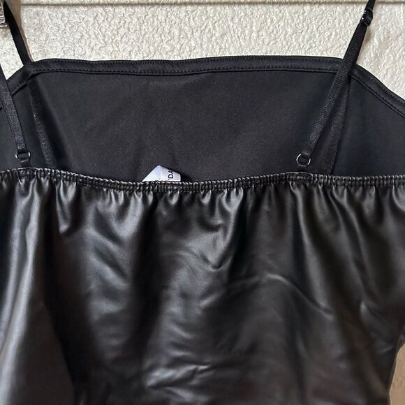 NWOT 7Day Wknd Leather Style Style Crop Top M - Picture 8 of 8
